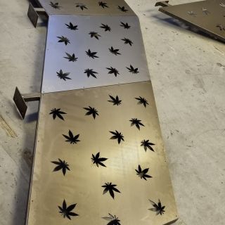 Udělejte si svůj domov, ještě krásnější s plechovými panely a výplněmi. Skvělá volba pro plot, balkón nebo zábradlí. Každý...